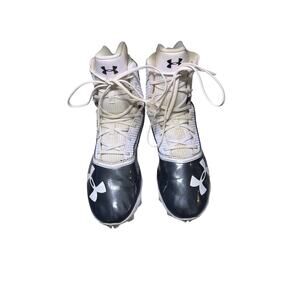 Under Armour “highlight” football cleats in means size 10